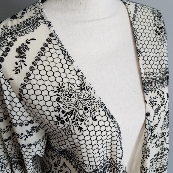 NWOT Kimono - Picture 3 of 8